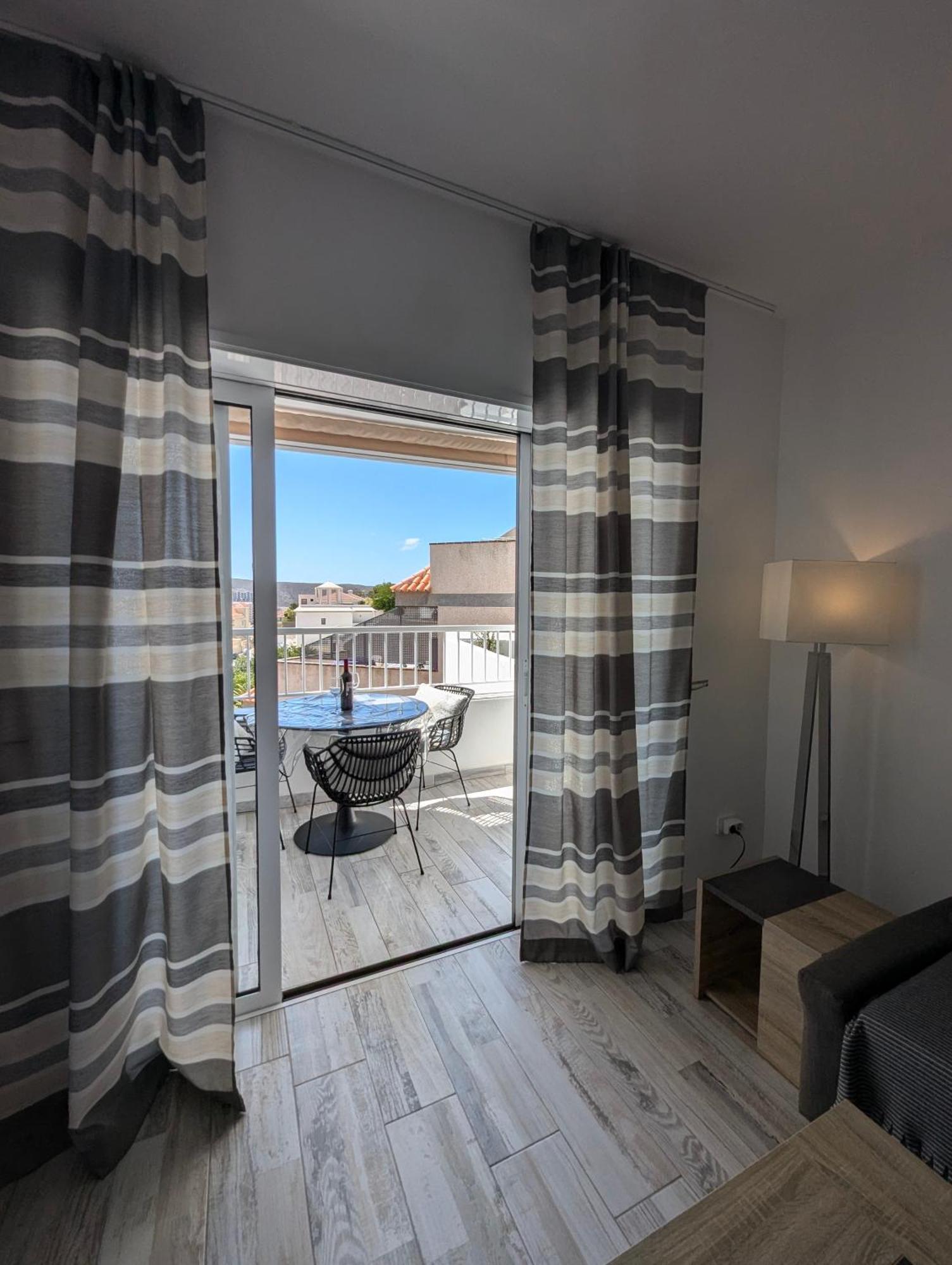 Cozy Apartment In Los Cristianos Guincho  Exterior photo